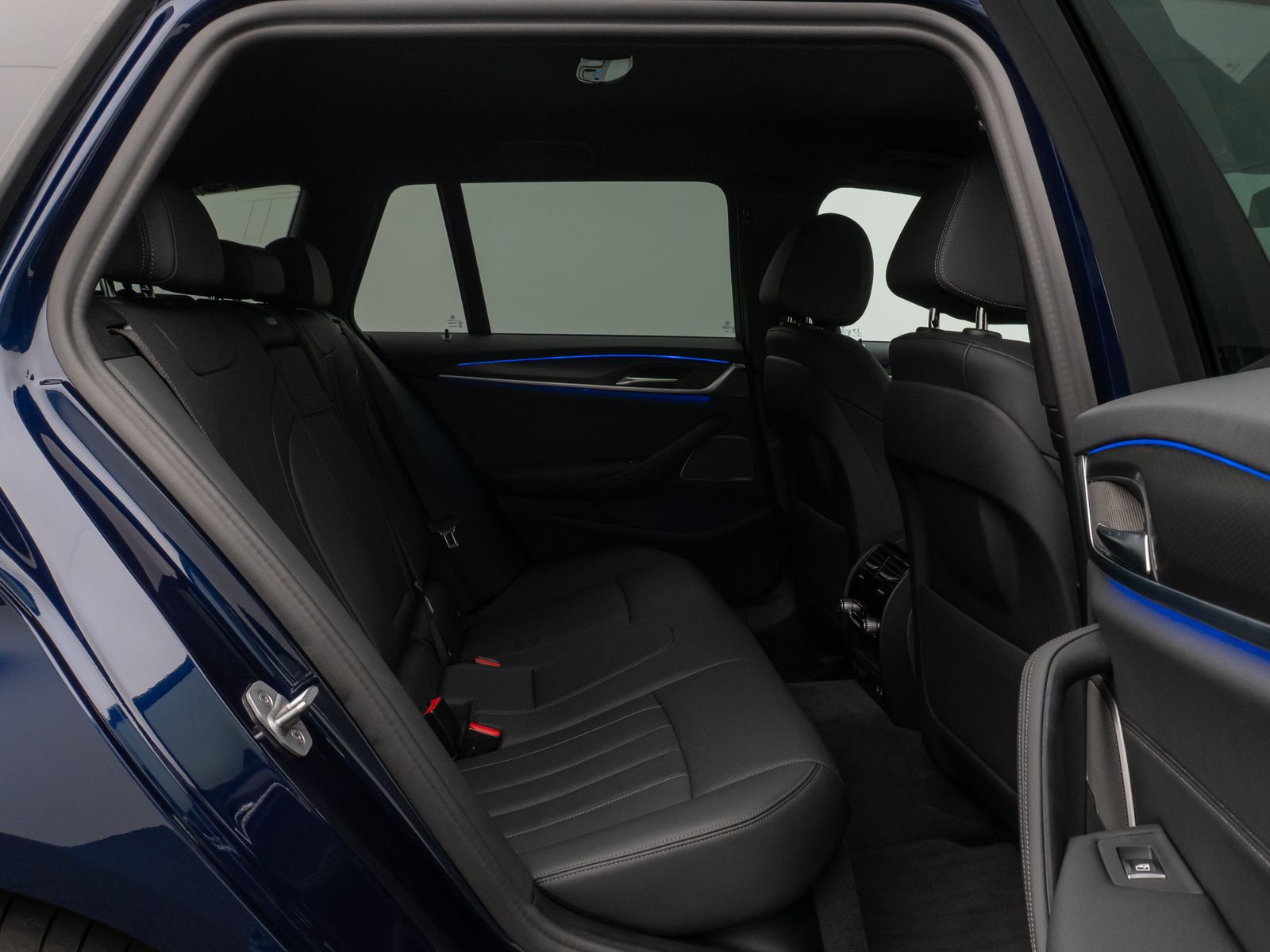 Fahrzeugabbildung BMW 530d xD M Sport Laser HUD DAB H/K ACC AHK Komfor