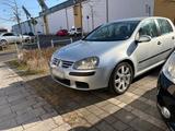 Volkswagen VW GOLF 5 / DSG / 1.6 FSI - Volkswagen Golf aus 2004: Golf5