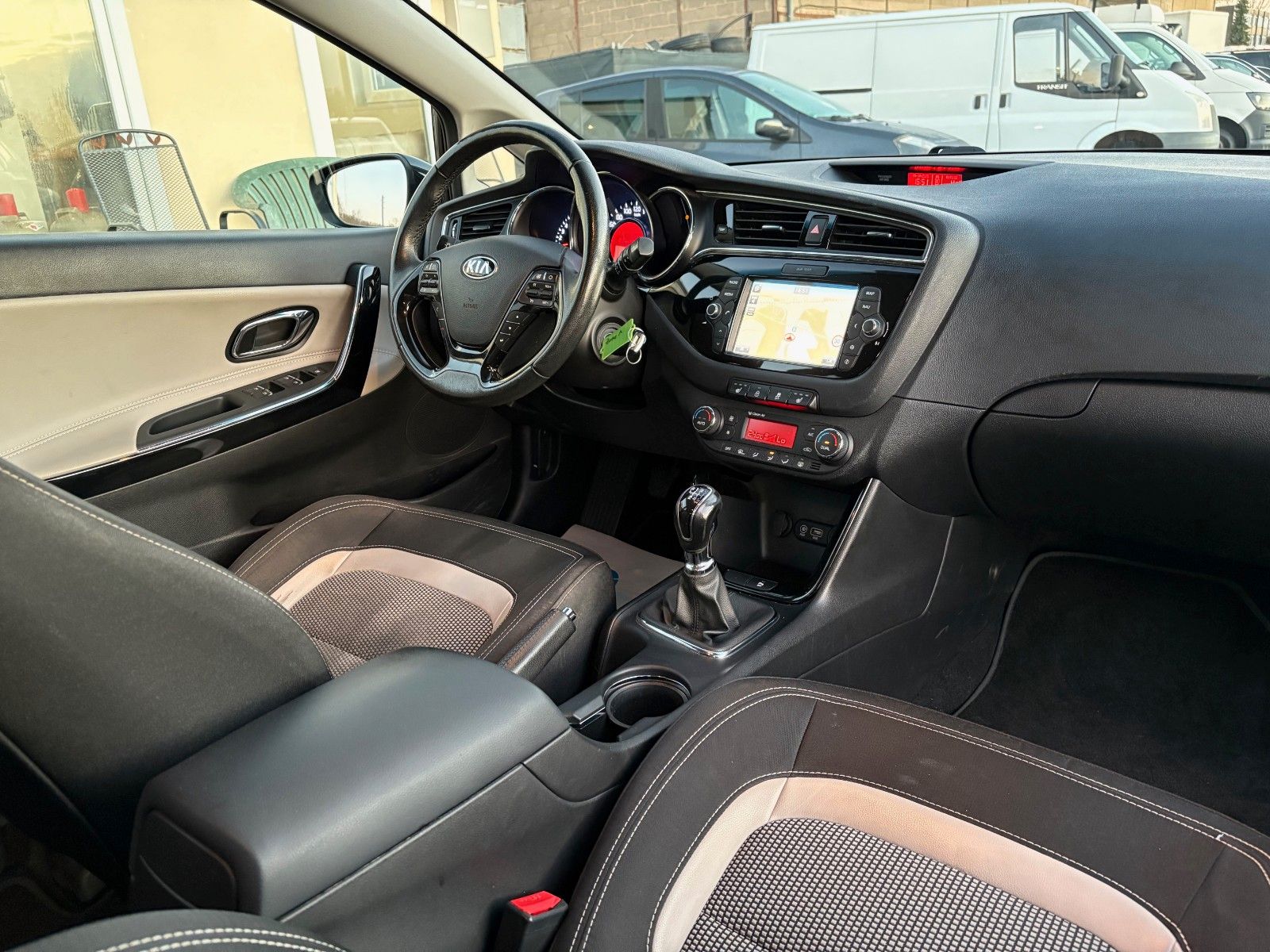 Fahrzeugabbildung Kia cee'd Sportswagon 1.4 Navi Kamera SHZ Tempomat