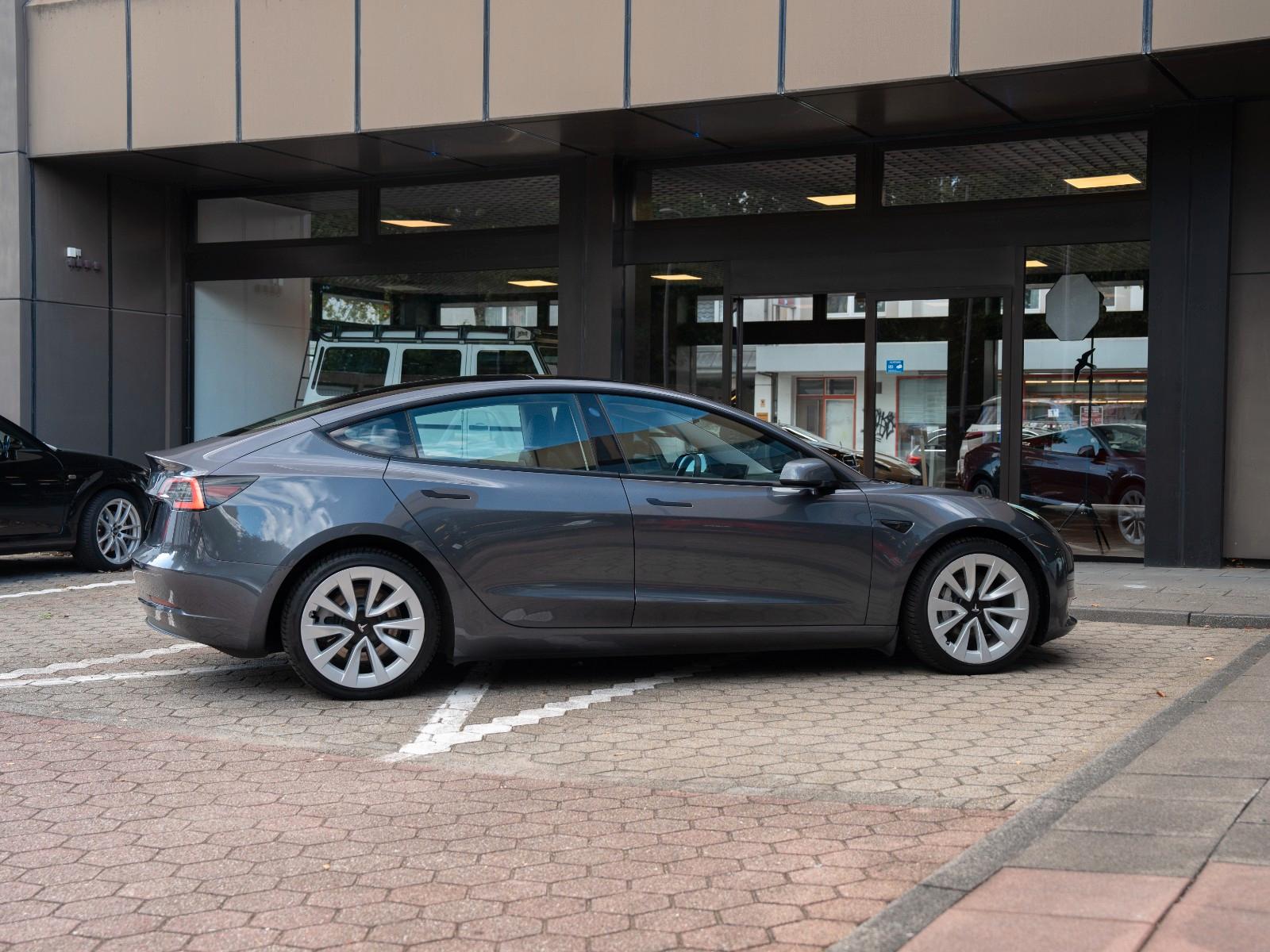 Tesla Model 3 Standard Range Plus, миниатюра 9