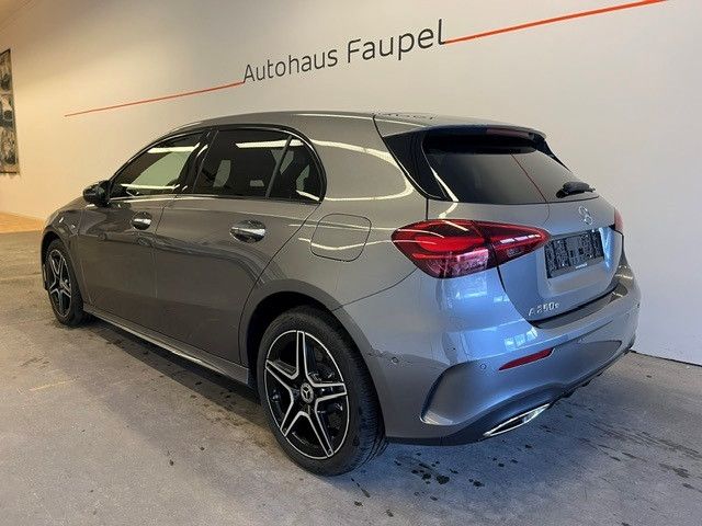 Mercedes-Benz A 250e AMG-Line Panorama Distronic Keyless Go imagem 3