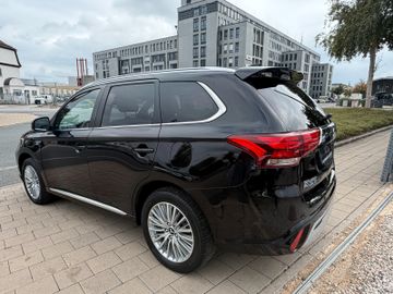 Mitsubishi Outlander - 2