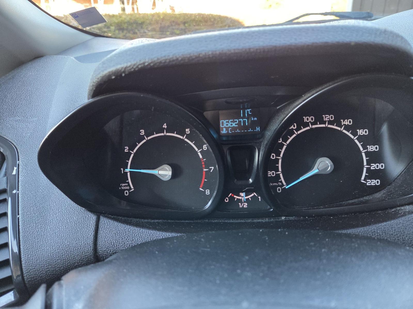 Ford EcoSport 2015 — photo 16