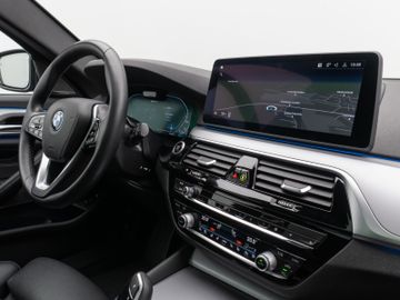 Fahrzeugabbildung BMW 530e Panorama Kamera Laser HUD DAB H/K ACC AHK