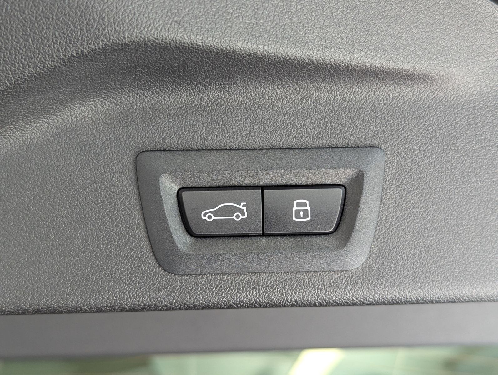 Fahrzeugabbildung BMW X5 40 d xD M-Sport Innov. Travel Merino AHK 21"