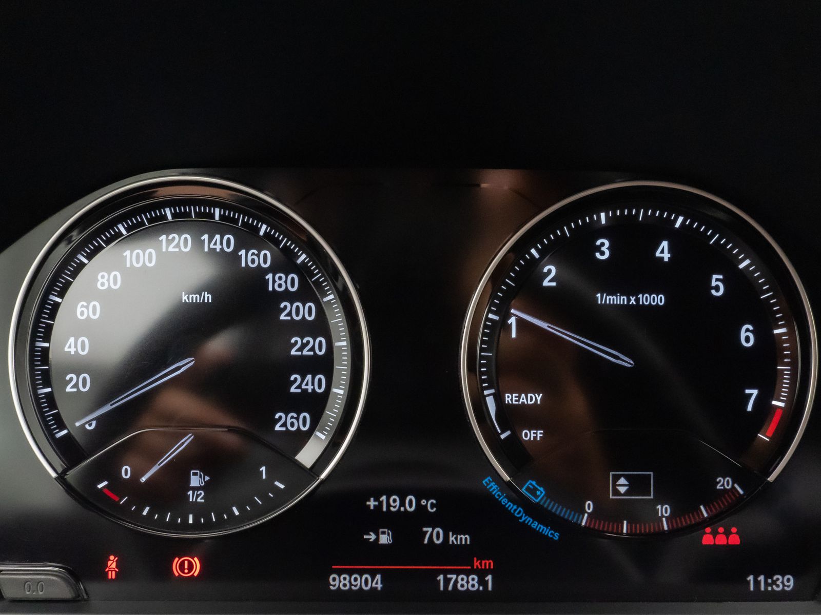 Fahrzeugabbildung BMW 118i Navi WLAN PDC Lordos LED Geschwindigkeitsr