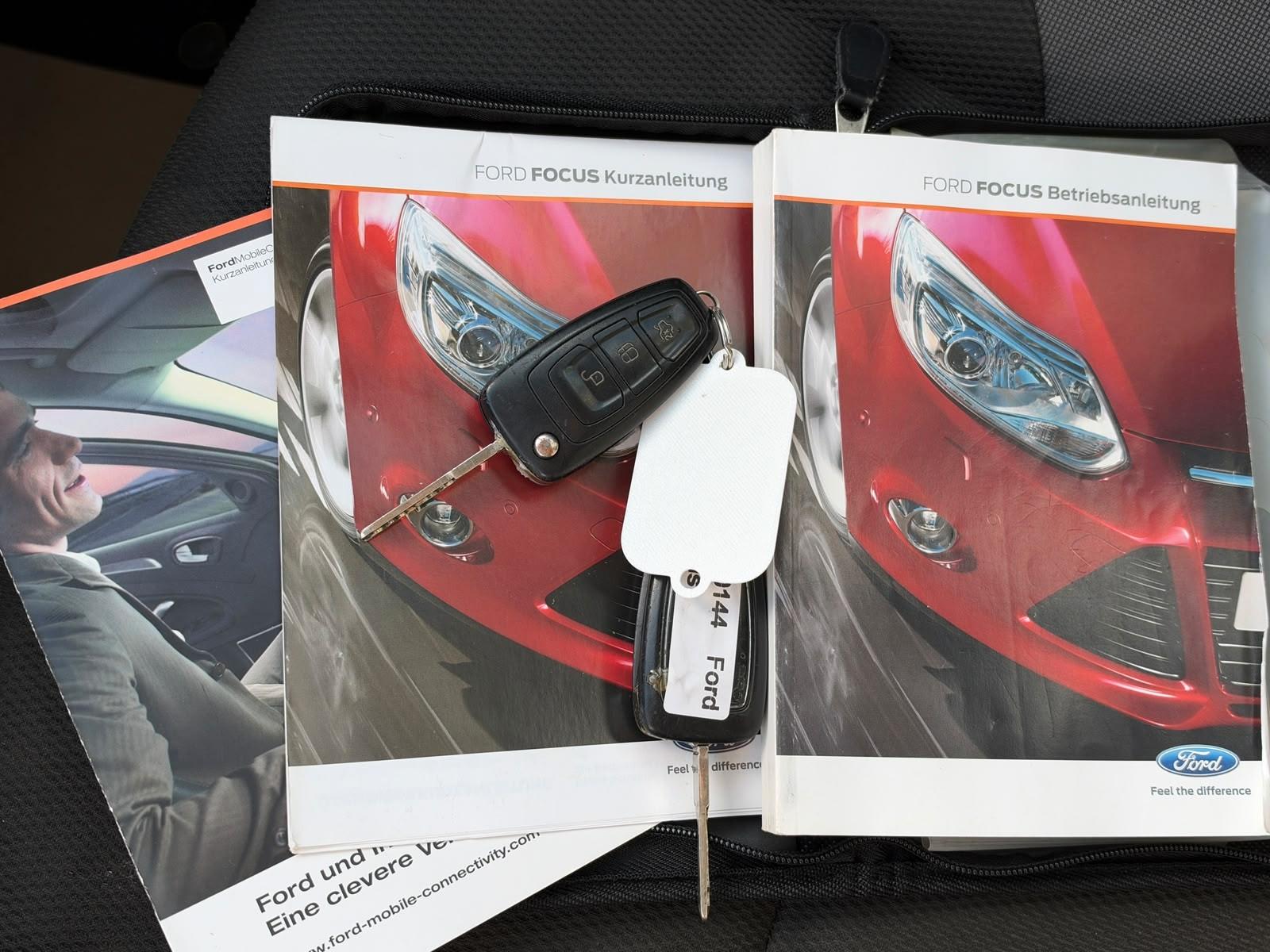 Ford Focus 2011 — photo 13