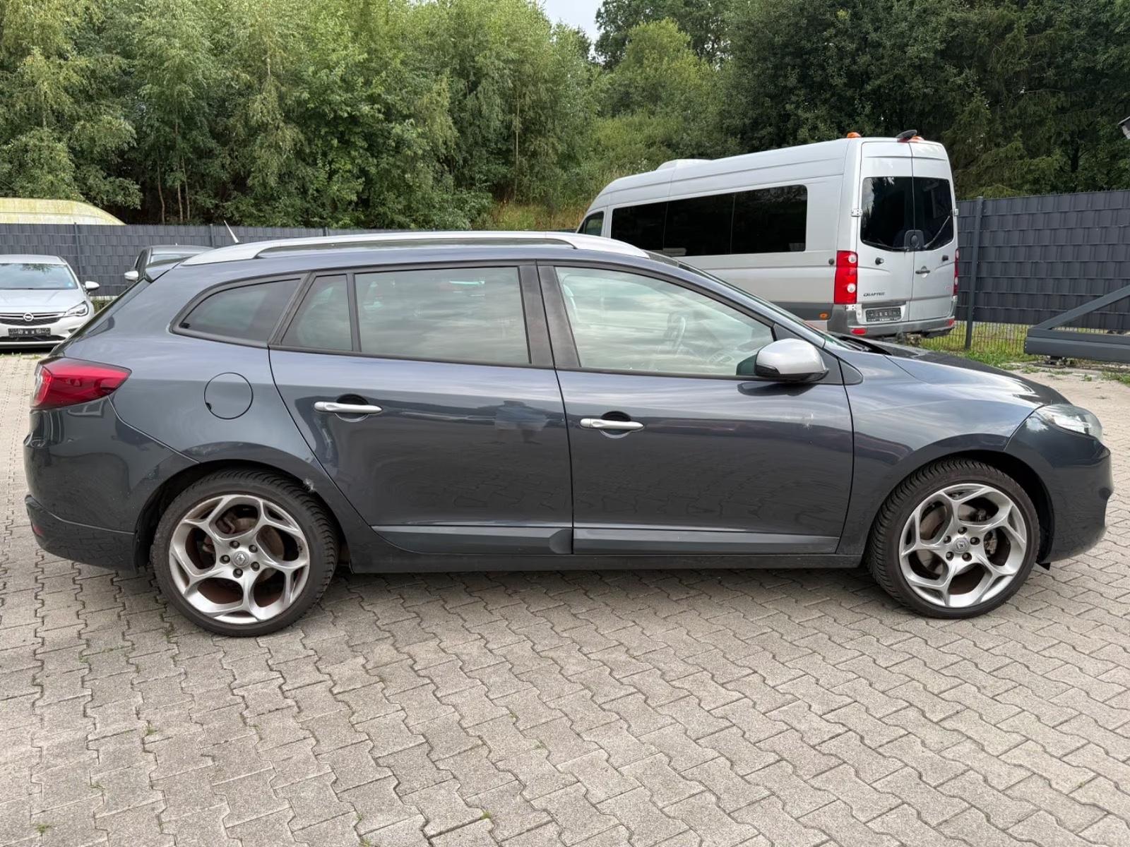 Renault Megane 2011 — engine 1.995 cm³, 160 HP (118kW)