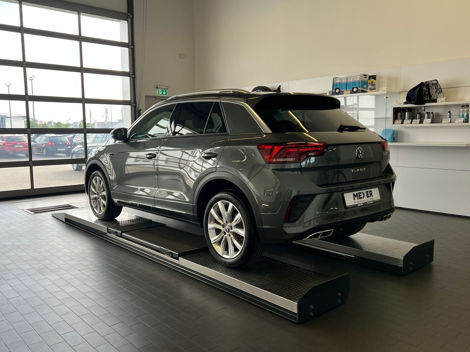 Fahrzeugabbildung Volkswagen T-Roc R-Line 1.5 TSI DSG *LED, Easy Open, 18"-LM