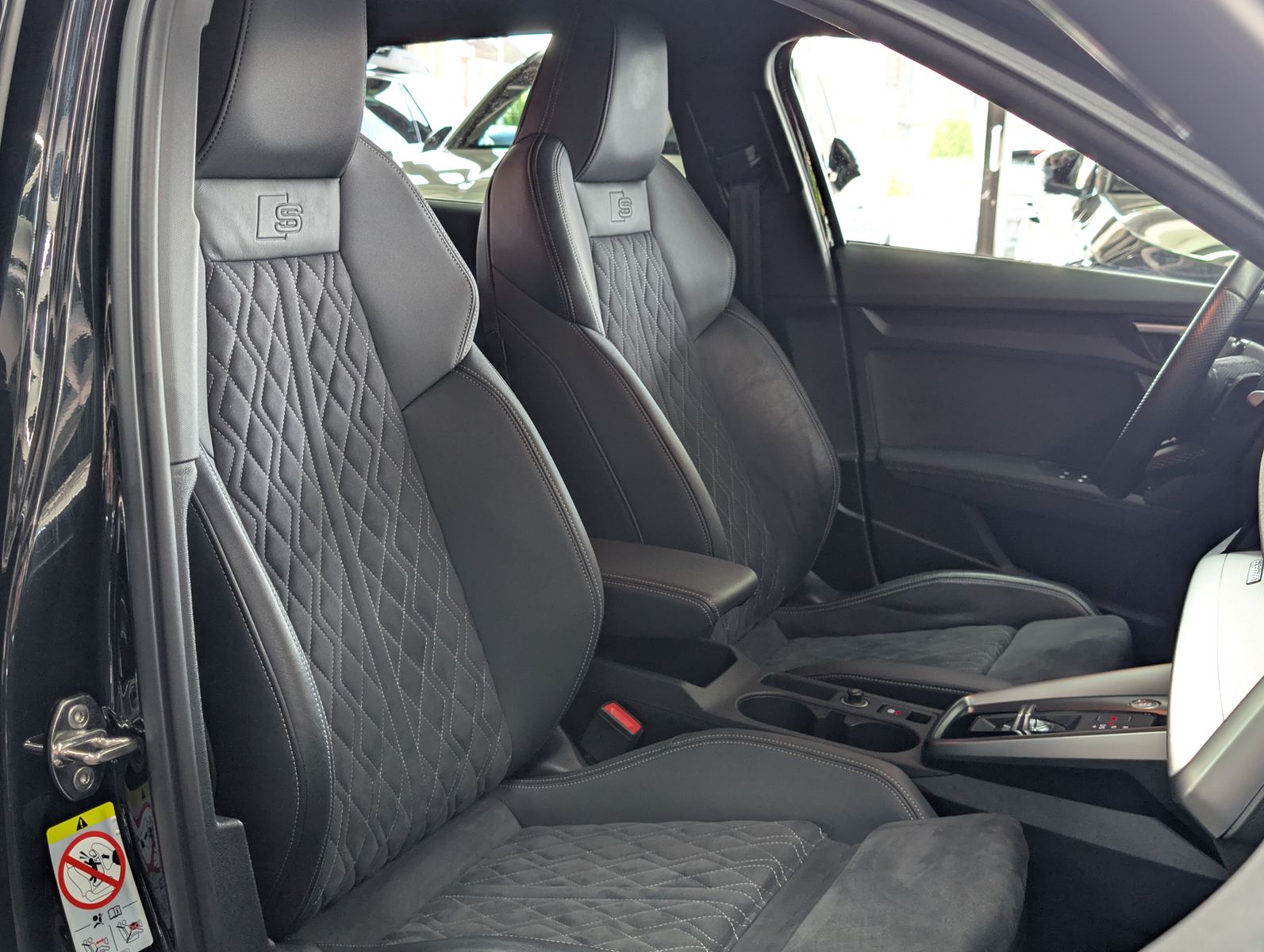 Fahrzeugabbildung Audi A3 40TDI quattro 3xS-line BLACK AHK ALCANTARA 19