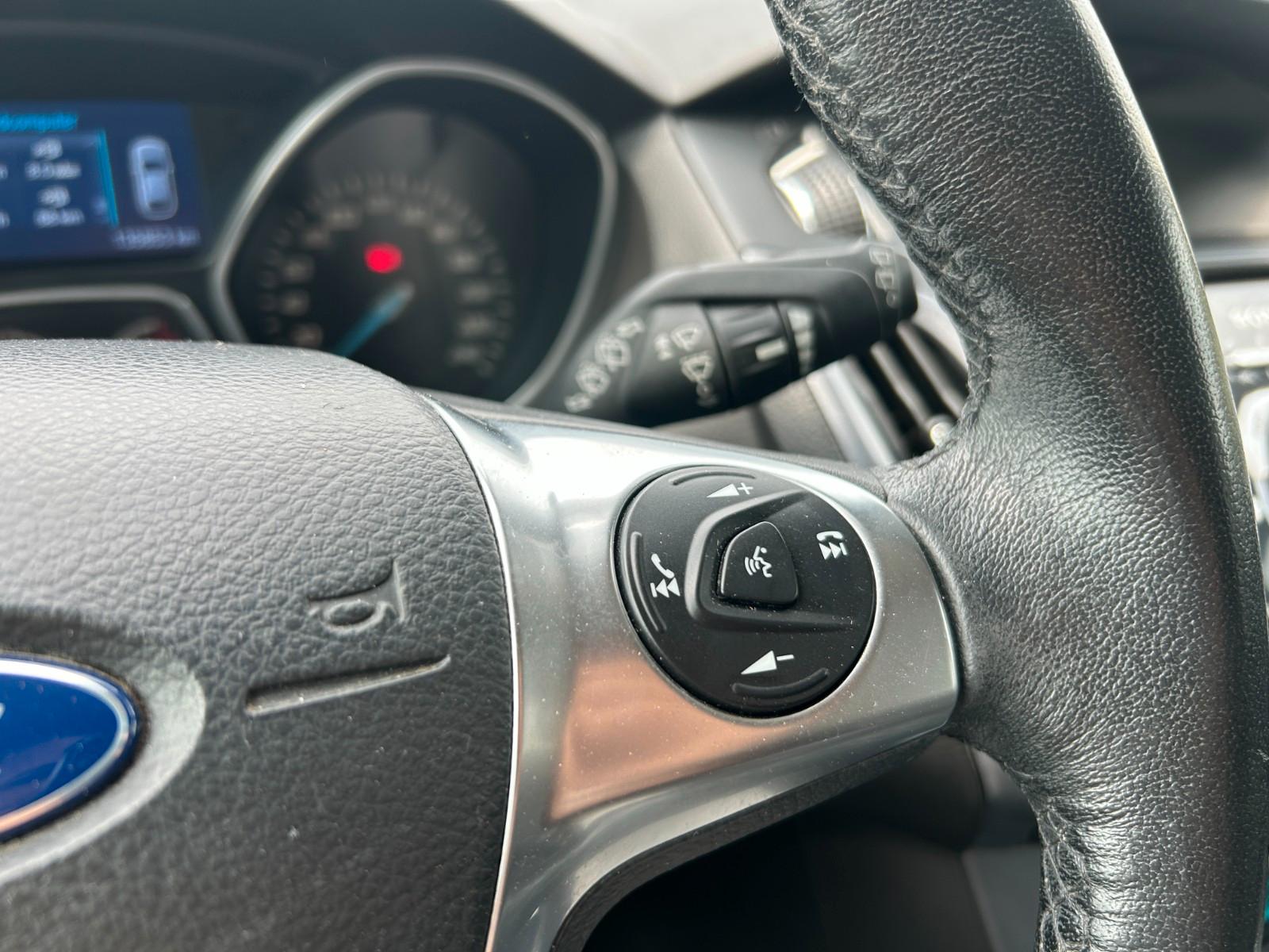 Ford Focus 2013 — photo 34