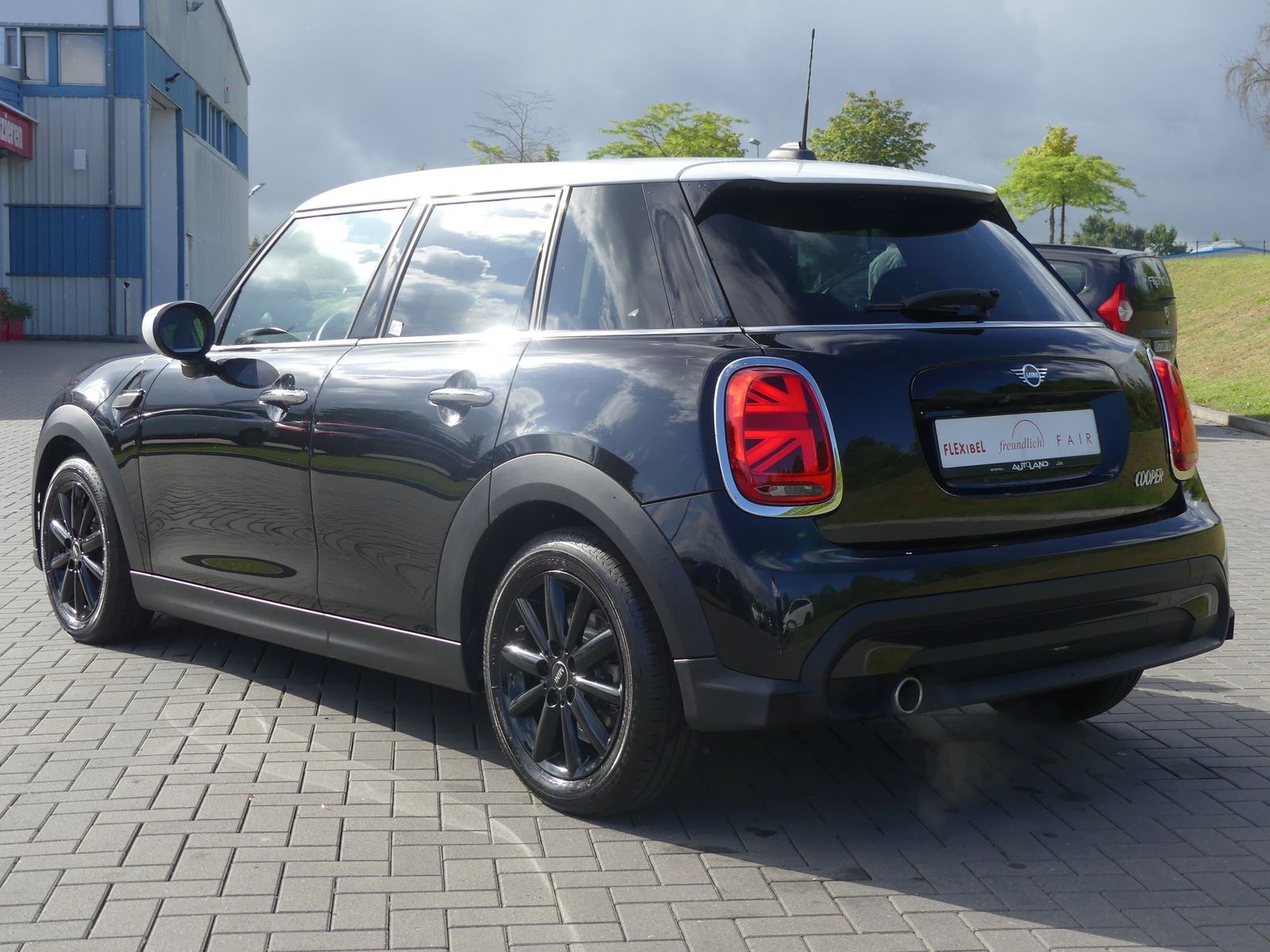 MINI Cooper 1.5 Classic Trim LED Navi Kamera Tempomat imagem 3
