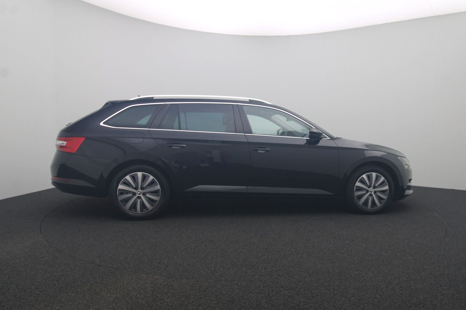 Fahrzeugabbildung SKODA Superb Combi Ambition LED ACC Navi