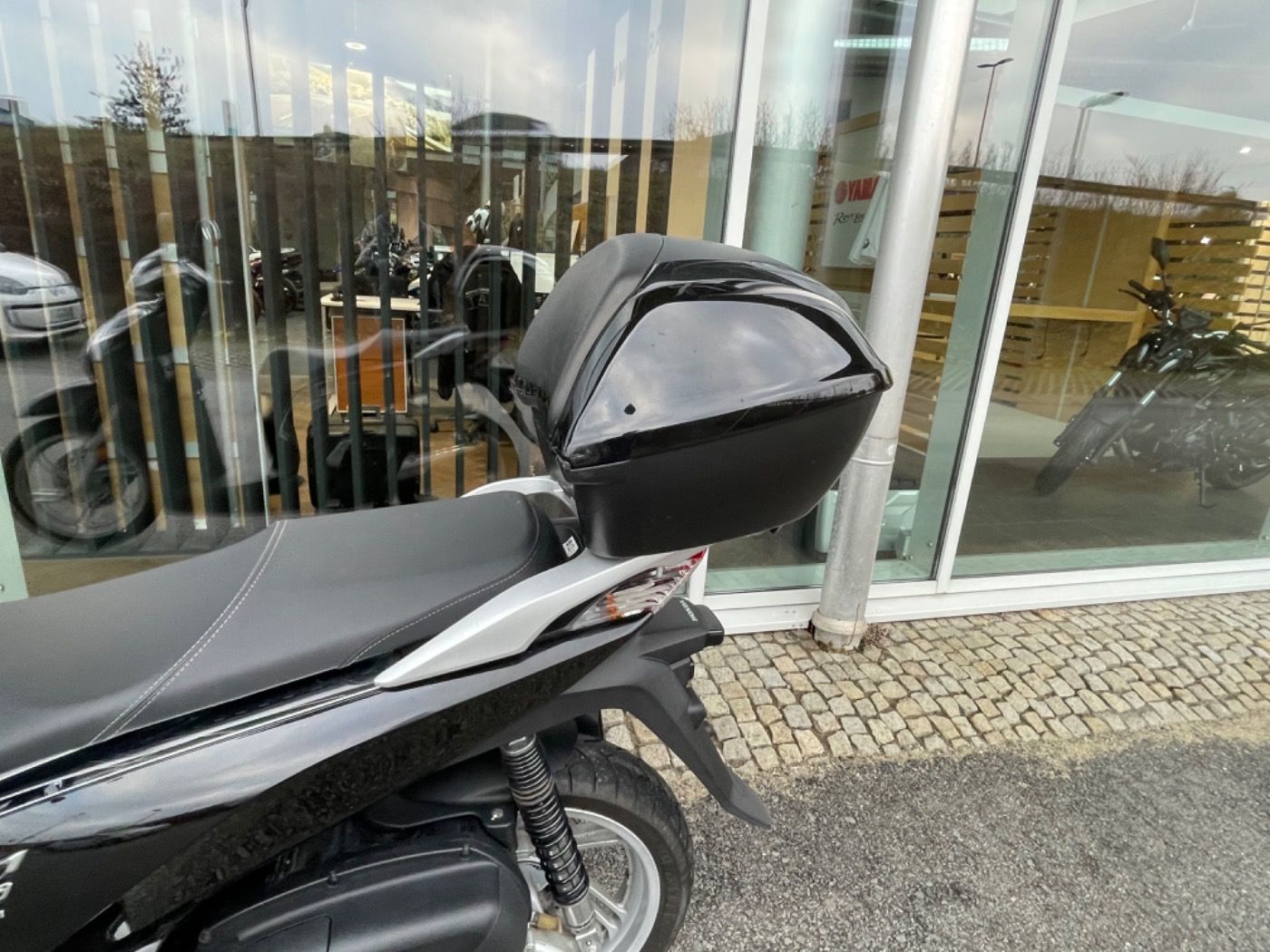 Fahrzeugabbildung Honda SH 300 A Reifen + Kupplung NEU