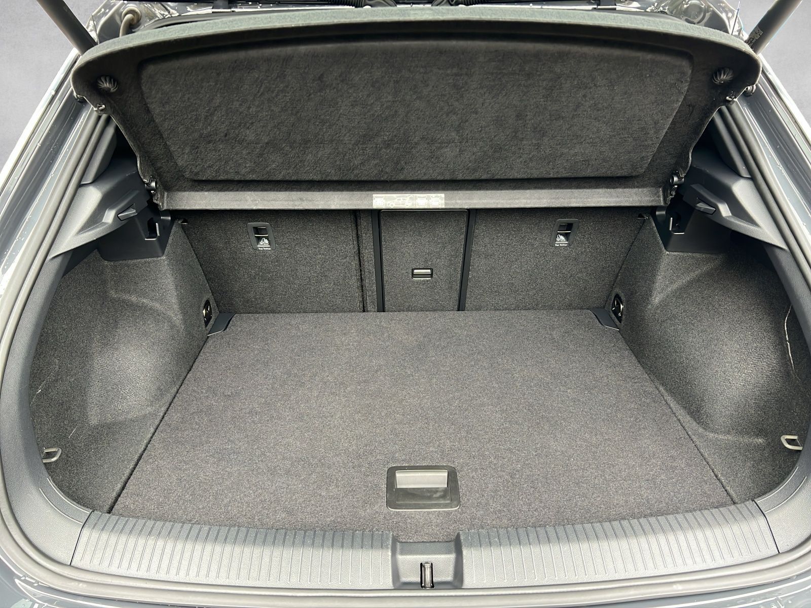 T-Roc Active 1.5 TSI DSG AHK*Navi*Pano*Standhzg.