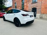 Tesla Model Y Long Range AWD (AHK,8-fach,94% Batterie) - Tesla in München