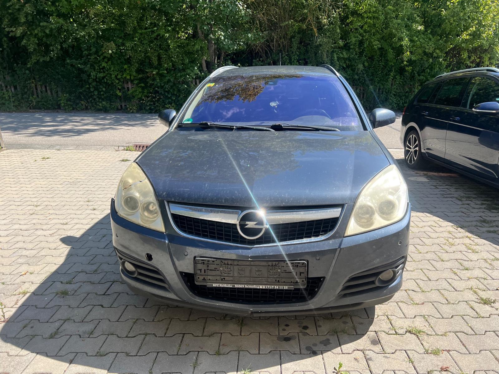 Opel Vectra 2008 — rear view