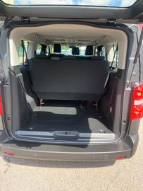 Bild 17 Opel Vivaro Kombi XL 9 Sitze 8 AT Heckklappe
