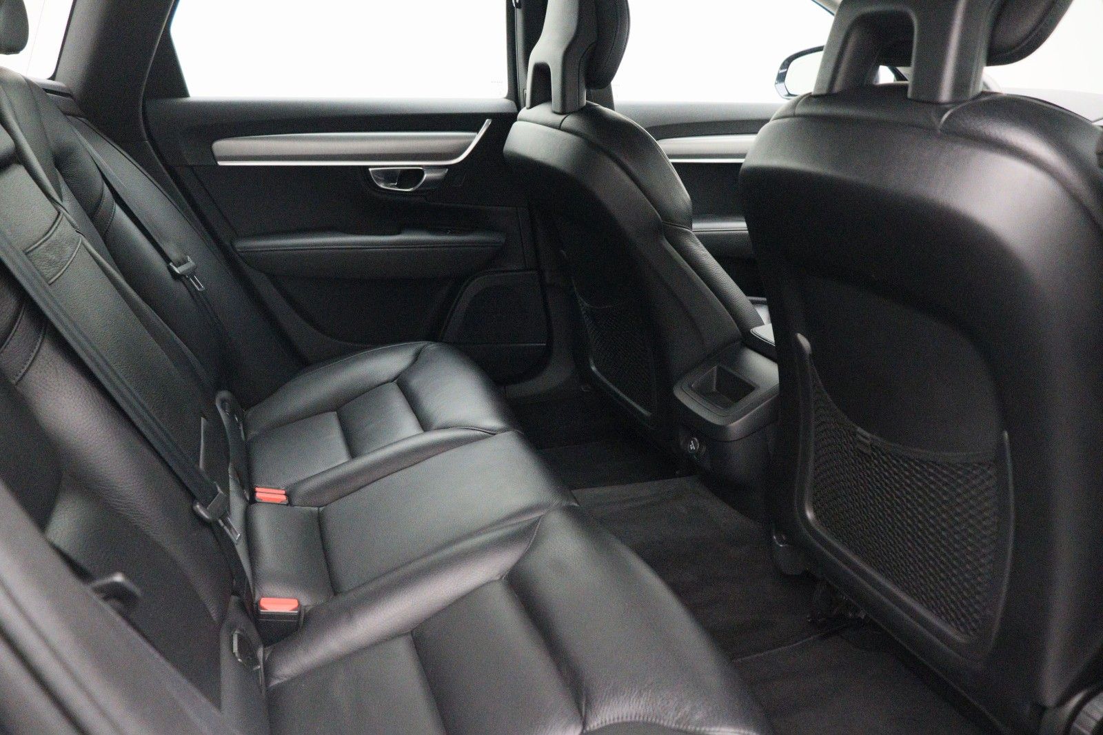 Fahrzeugabbildung Volvo V90 D4 2.0 Kombi Momentum ACC  LED KAMERA