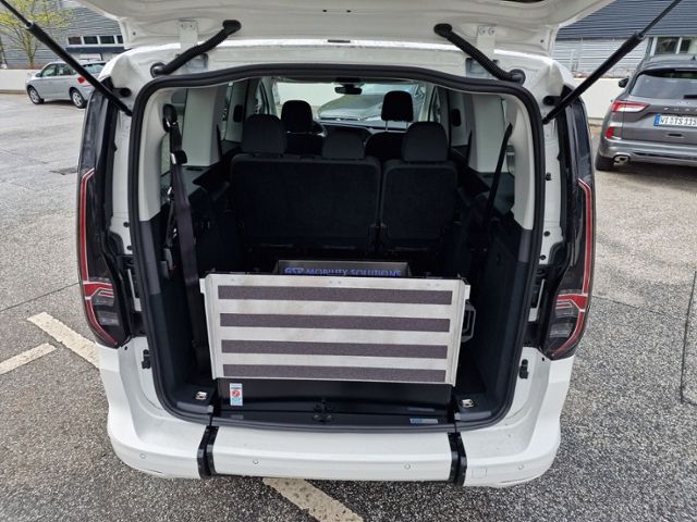 Fahrzeugabbildung Volkswagen Caddy Maxi Heckeinstieg Rollstuhlrampe