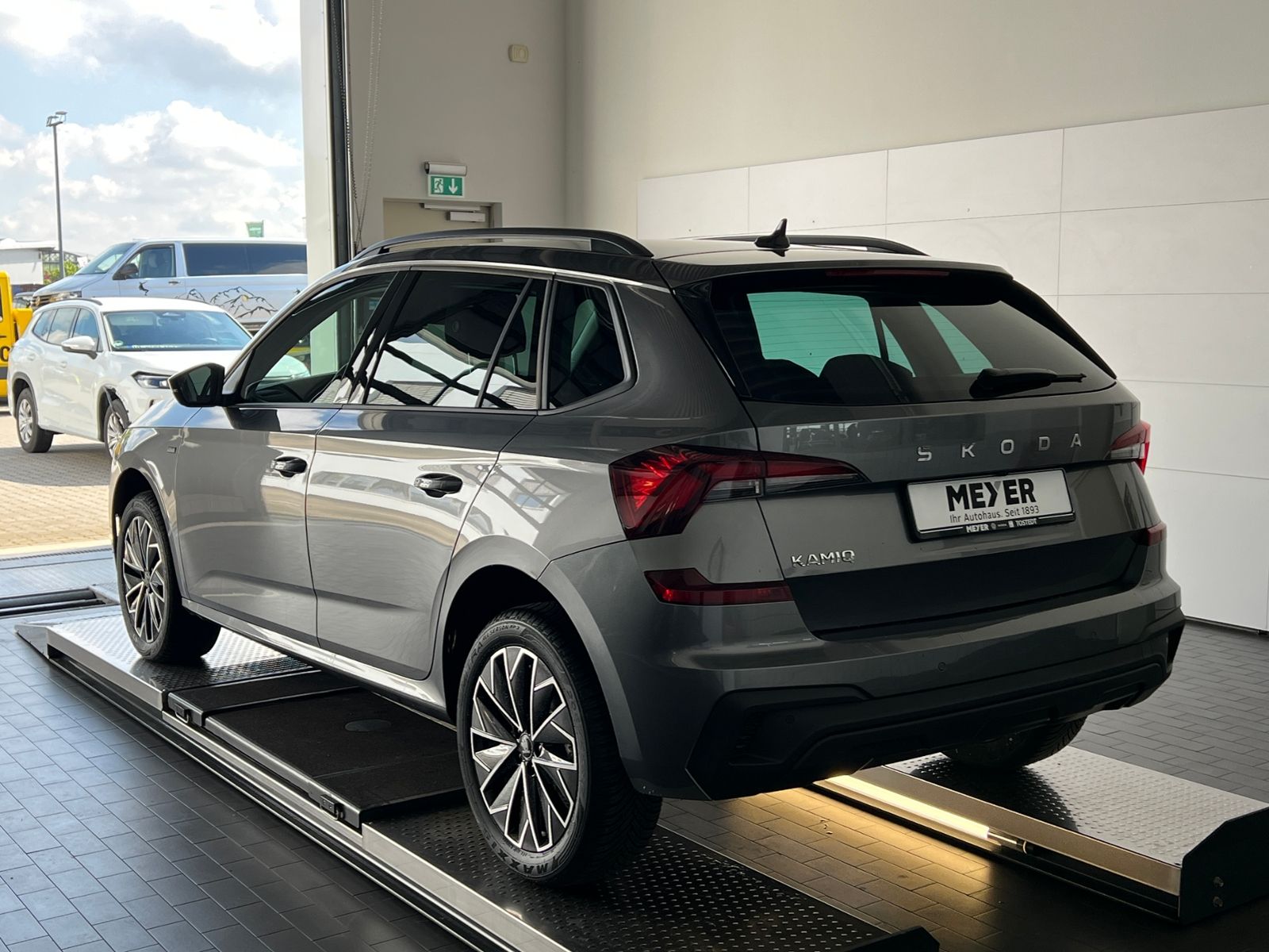 Fahrzeugabbildung SKODA Kamiq Selection Tour 1.0 TSI DSG *AHK, LED, Navi