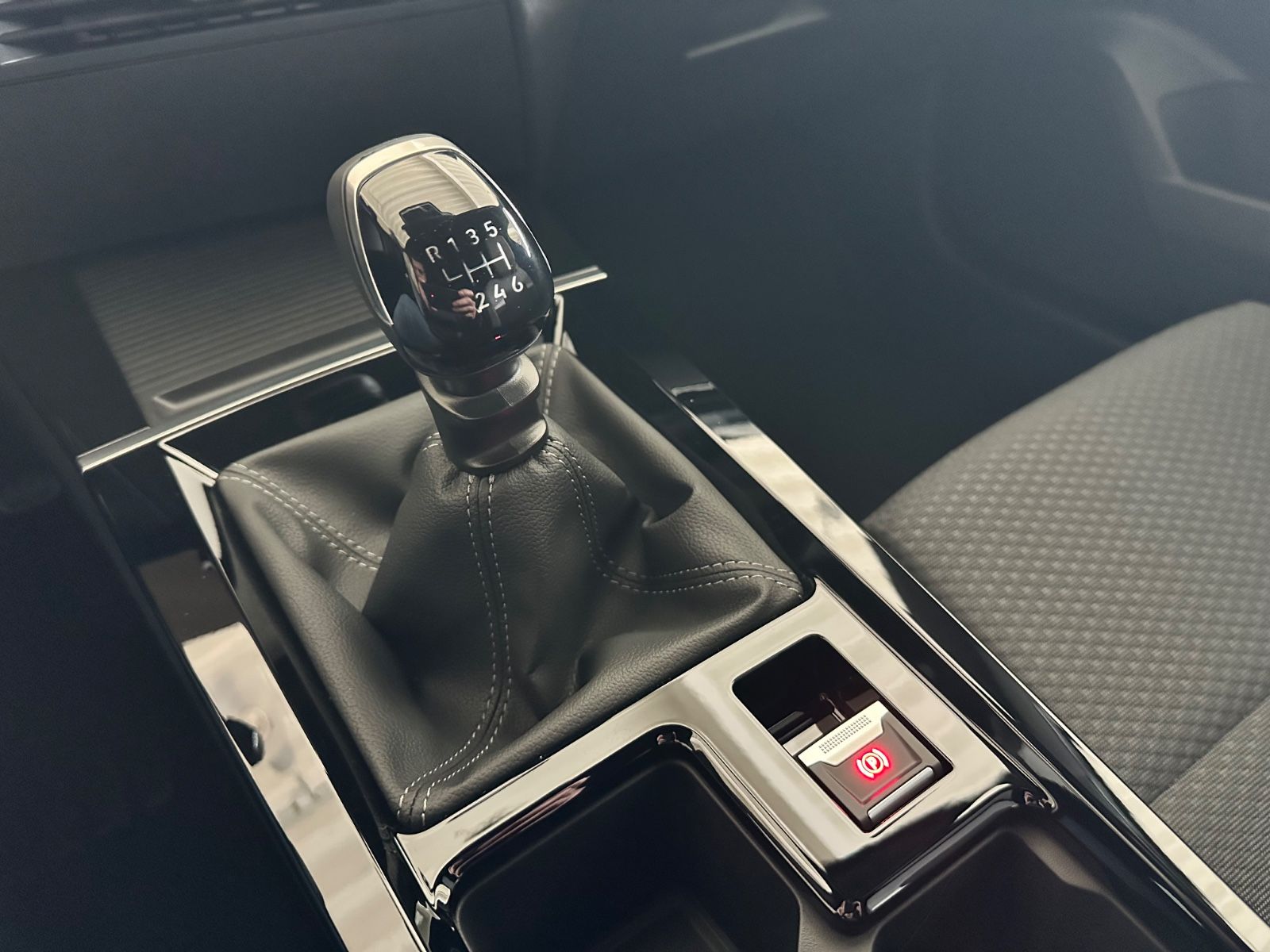 Fahrzeugabbildung Opel Astra L Lim*Edition*RFK*Klima*PDC*SHZ*LED