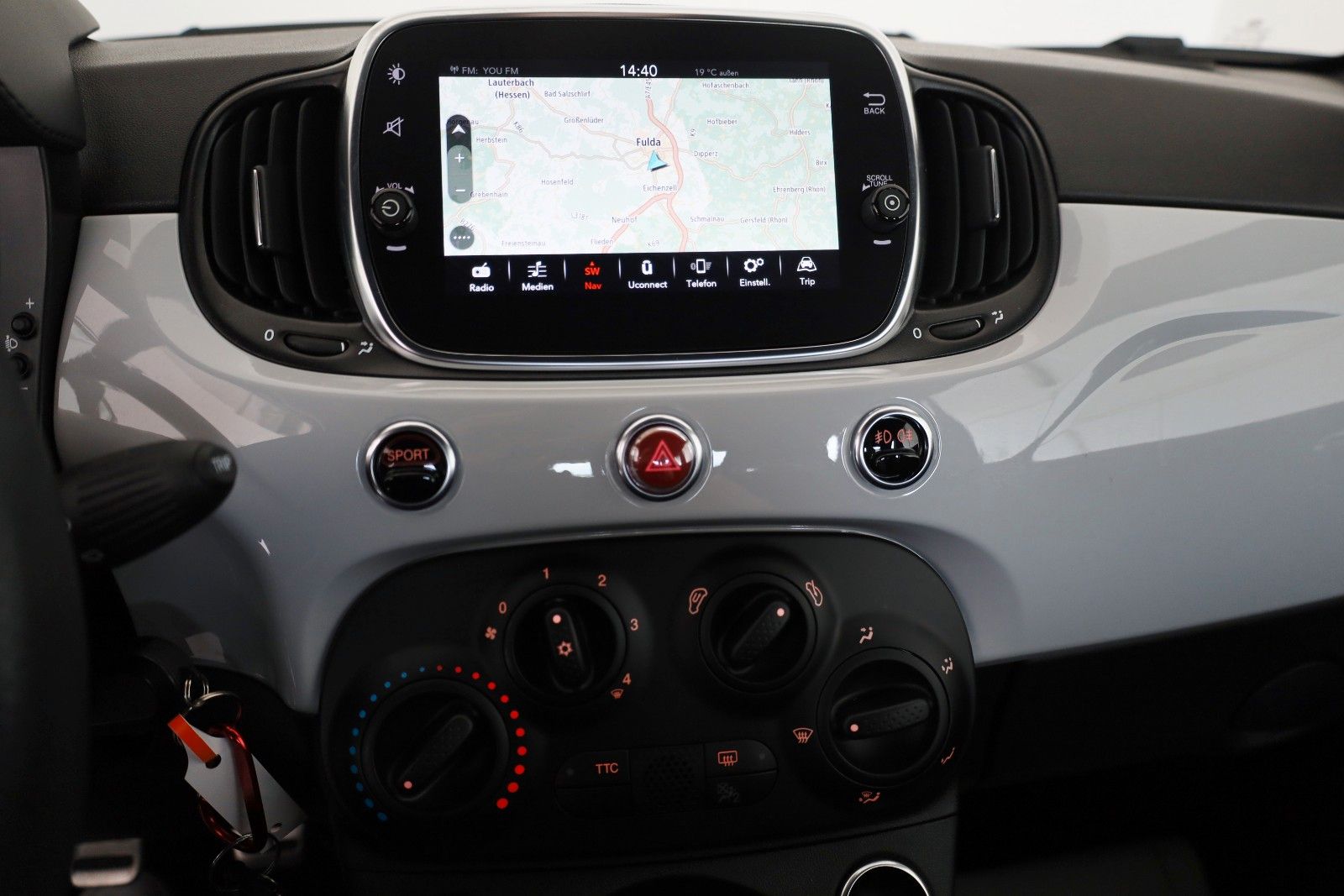 Fahrzeugabbildung Abarth 500 595 Kit ESTETICO ,Navi, MirrorLink, LM19"+WR