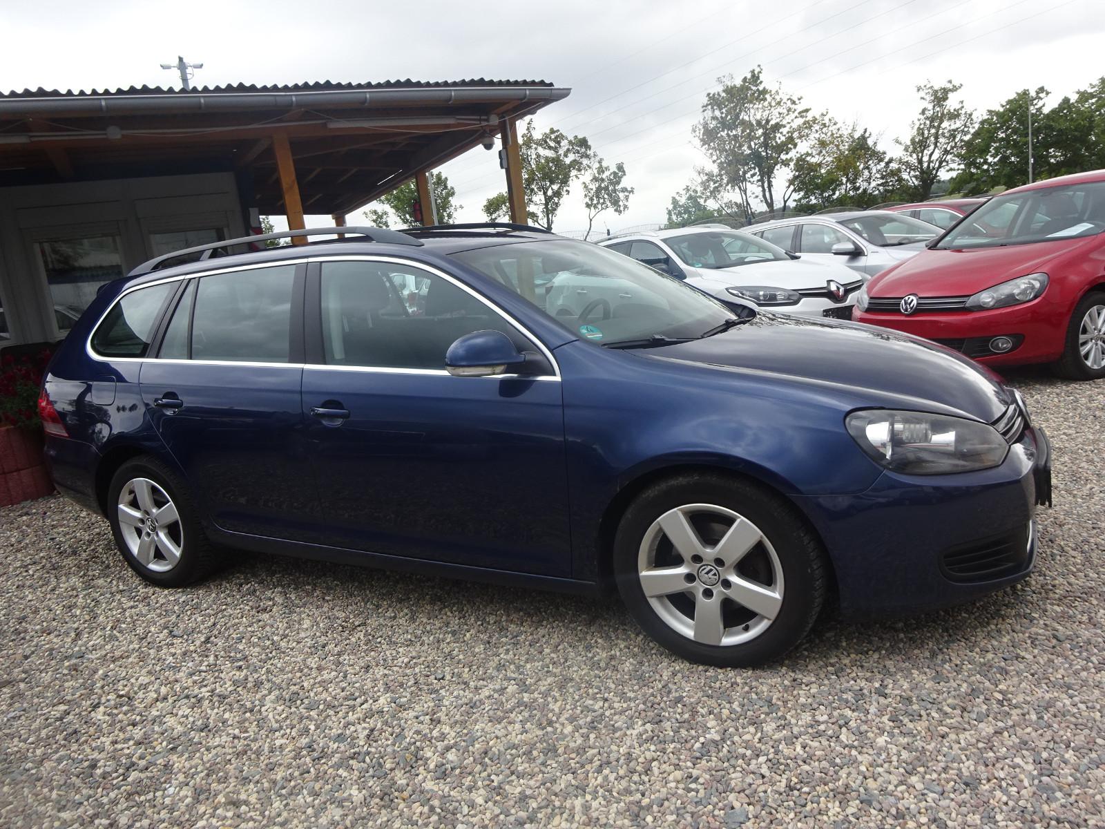 Volkswagen Golf 2010 — interior
