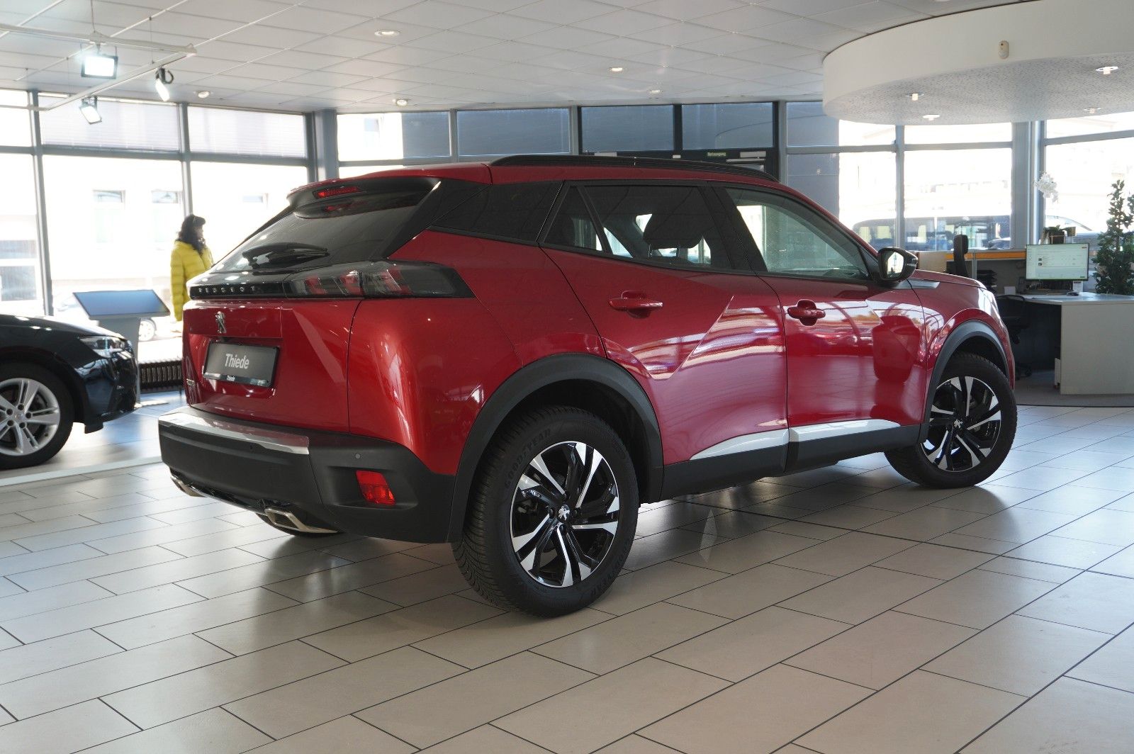 Fahrzeugabbildung Peugeot 2008 1.2T ALLURE AT NAVI/LED/KAMERA/SHZ/VIRT.