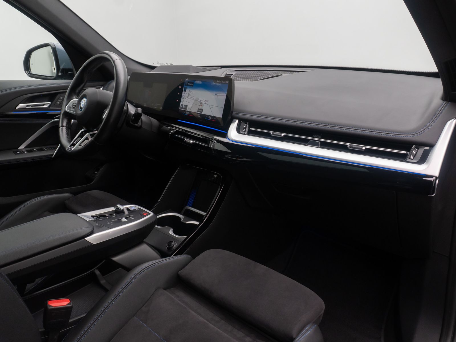 Fahrzeugabbildung BMW iX1 xD30 MSport Panorama 360&deg;HUD DAB Komfort 19"