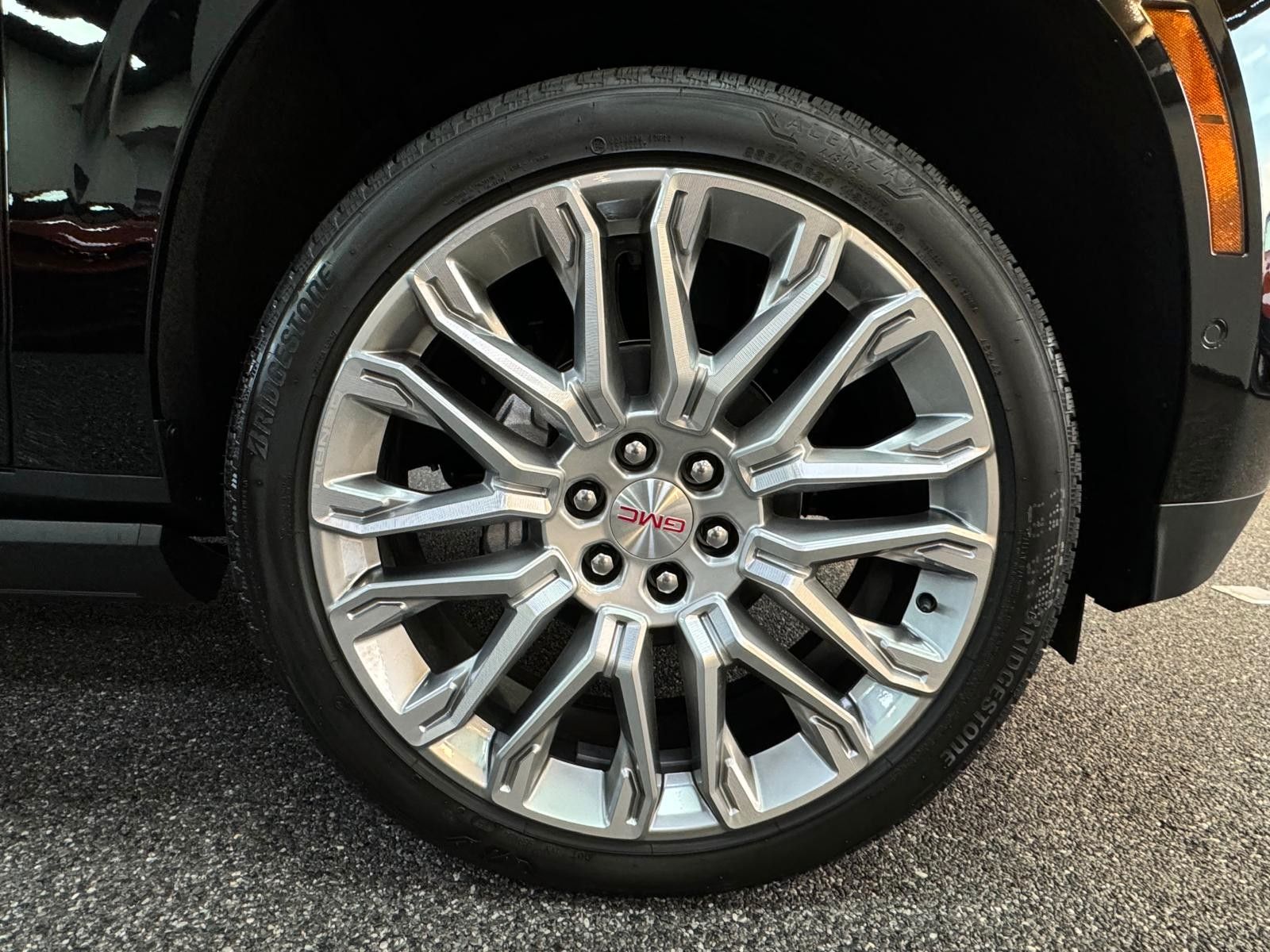 Fahrzeugabbildung GMC YUKON DENALI 2026-24" RÄDER, ENTERTAINMENT
