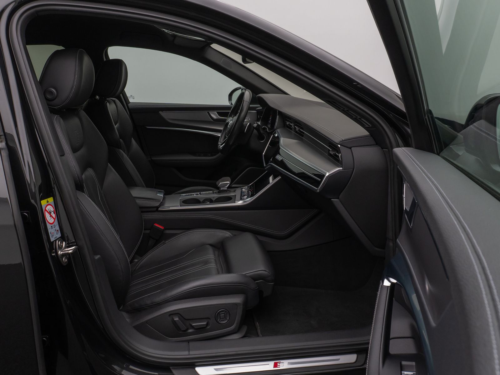 Fahrzeugabbildung Audi A6 Lim. 55 TFSI quattro S-Line + B&O SoftCl HUD