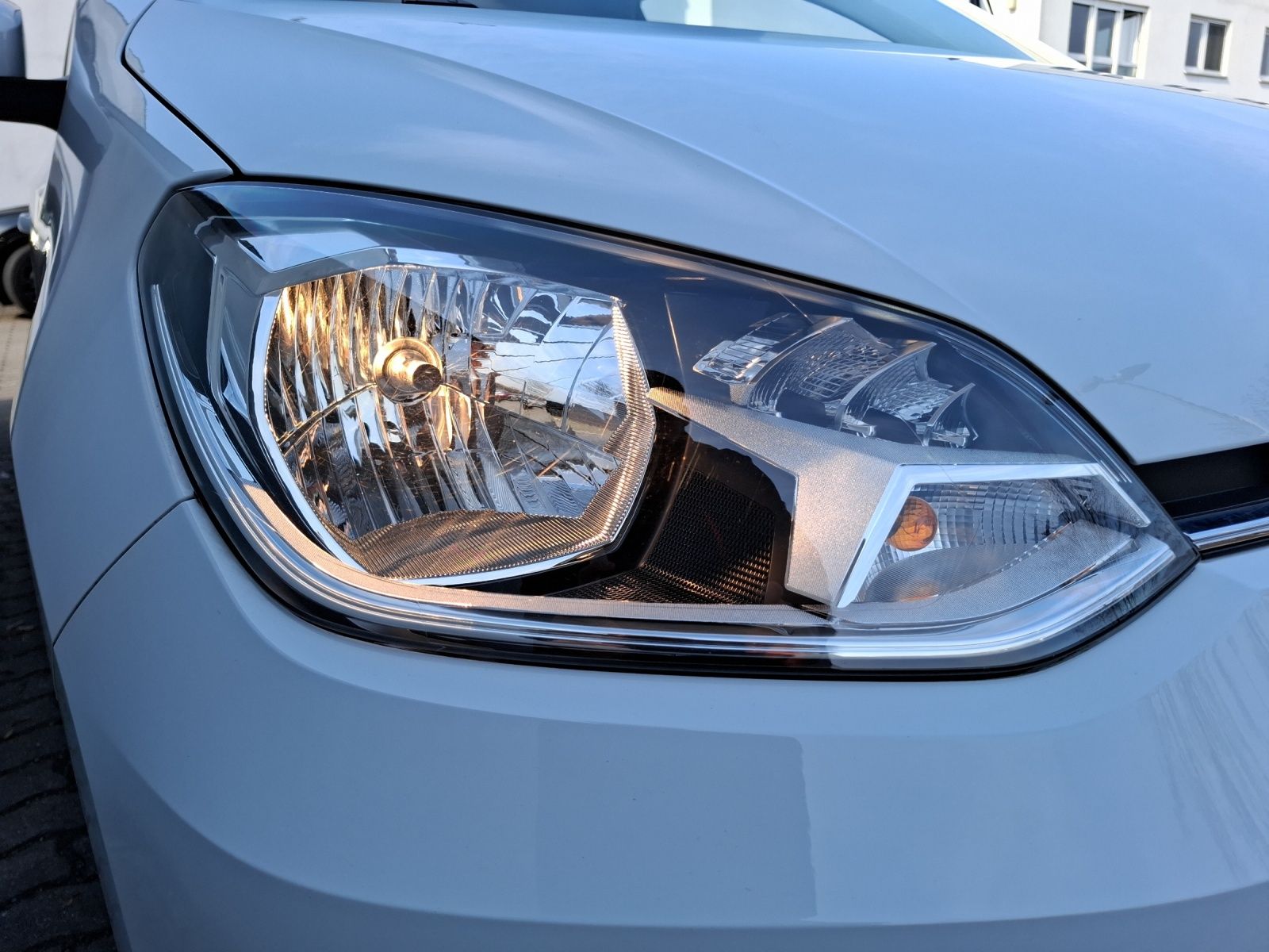 Fahrzeugabbildung Volkswagen up! 1.0 Basis Klima DAB SH