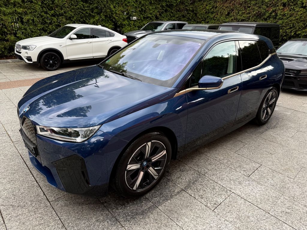 BMW iX