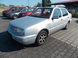 Volkswagen Vento 1.8 GLX Automatik - Volkswagen Vento mit Benzin-Antrieb