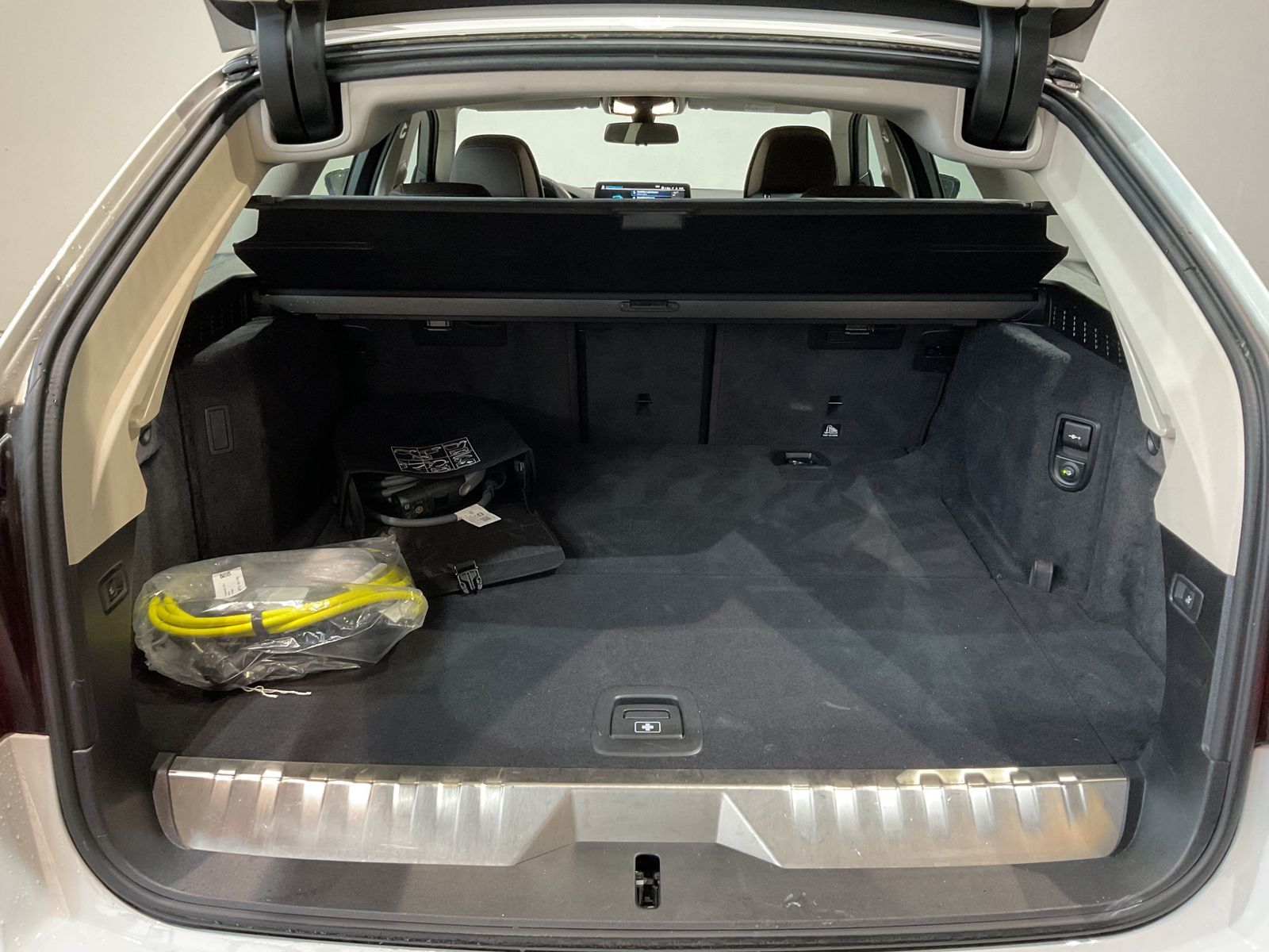 Fahrzeugabbildung BMW 530e xDrive Head-Up HiFi DAB WLAN AHK