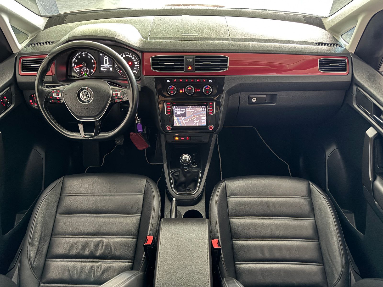 Fahrzeugabbildung Volkswagen CADDY MAXI 1.4 TGI HIGHLINE SPORTPAKET ACC VOLL