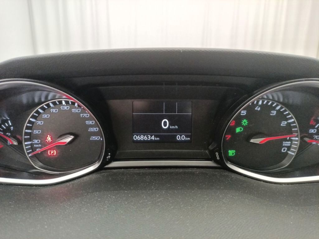 Fahrzeugabbildung Peugeot 308 Allure 1.2T NAVI/LED/PDC/TEMPOMAT/BLIS