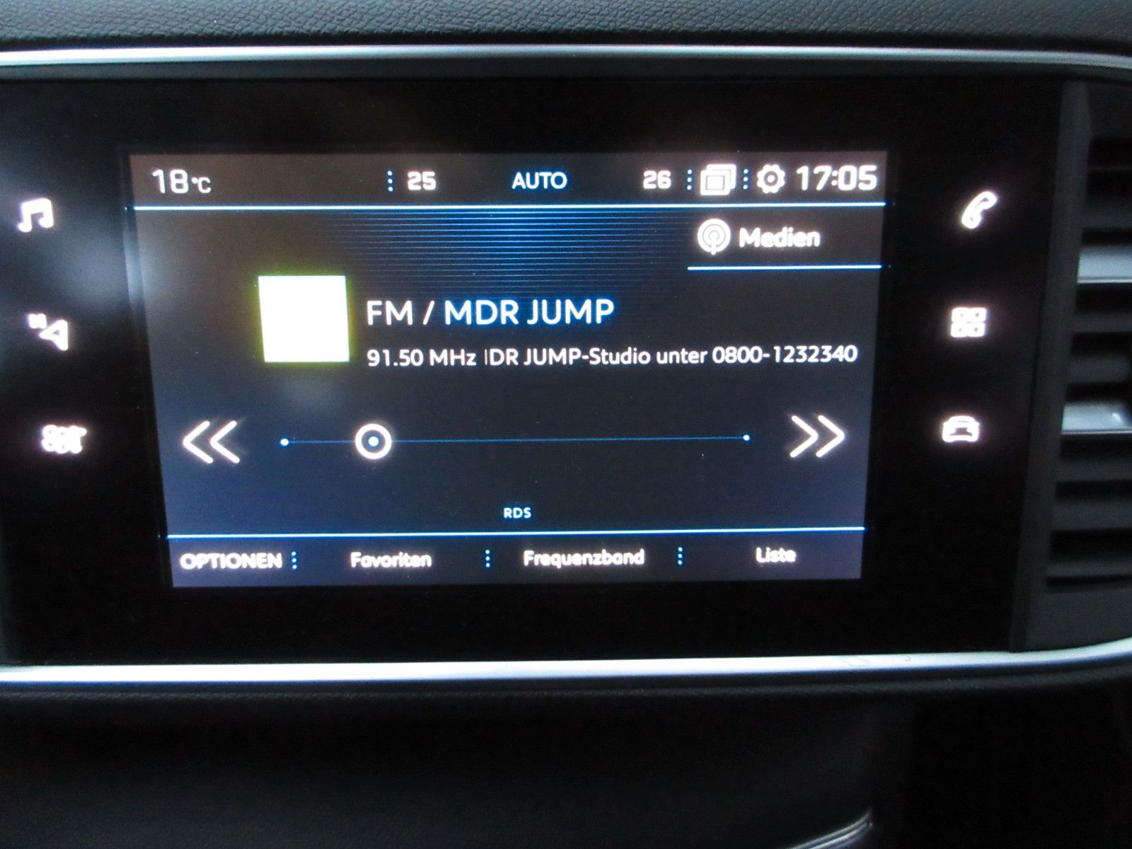 Fahrzeugabbildung Peugeot 308 SW Allure 1.2T LED/NAVI/PDC/R´CAM/BLIS