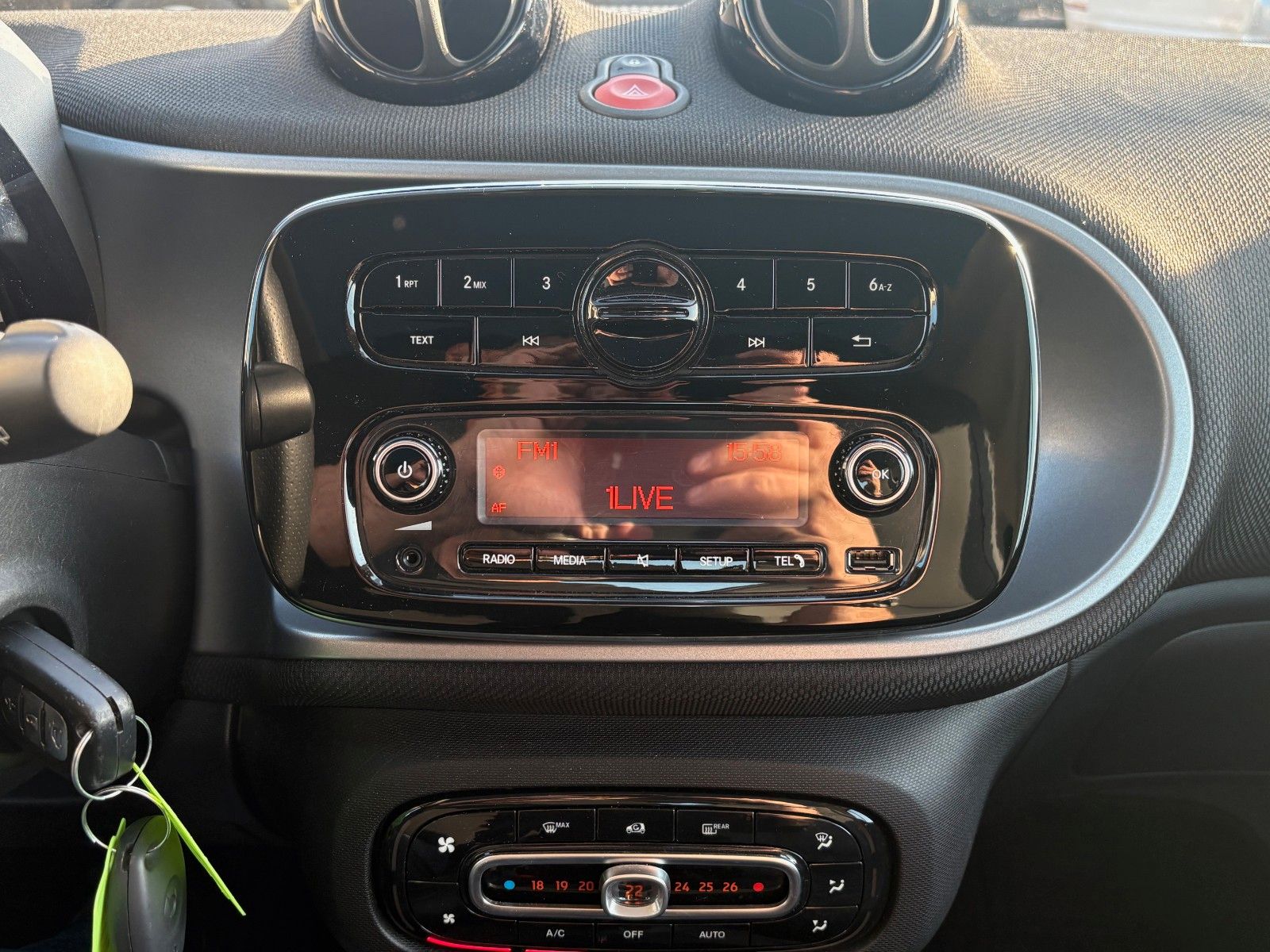 Fahrzeugabbildung Smart ForTwo Coupé Aut. Leder SPORTPAKET 90PS Panorama