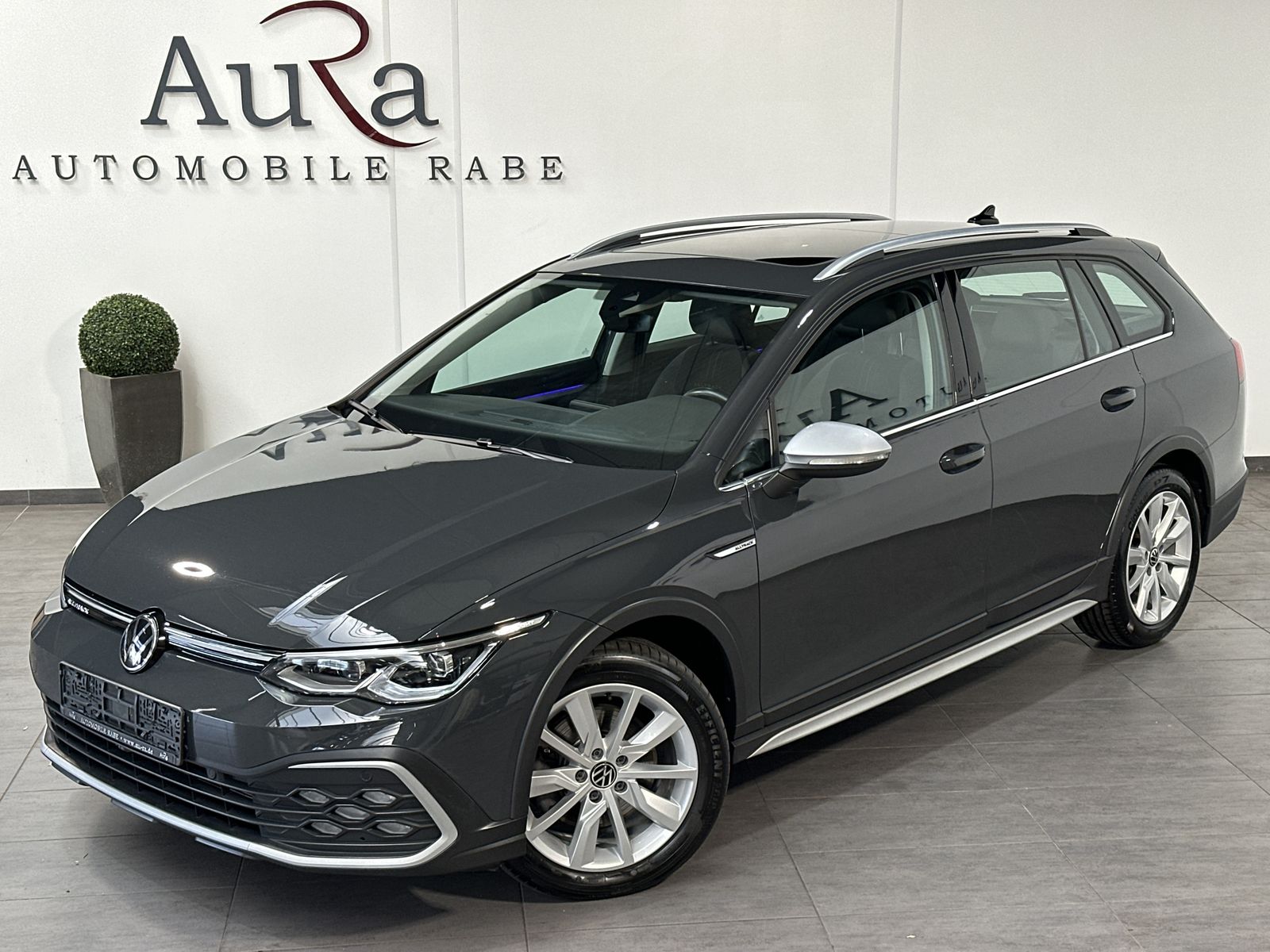 Fahrzeugabbildung Volkswagen Golf Variant Alltrack 4M DSG NAV+LED+ACC+PANO+VC