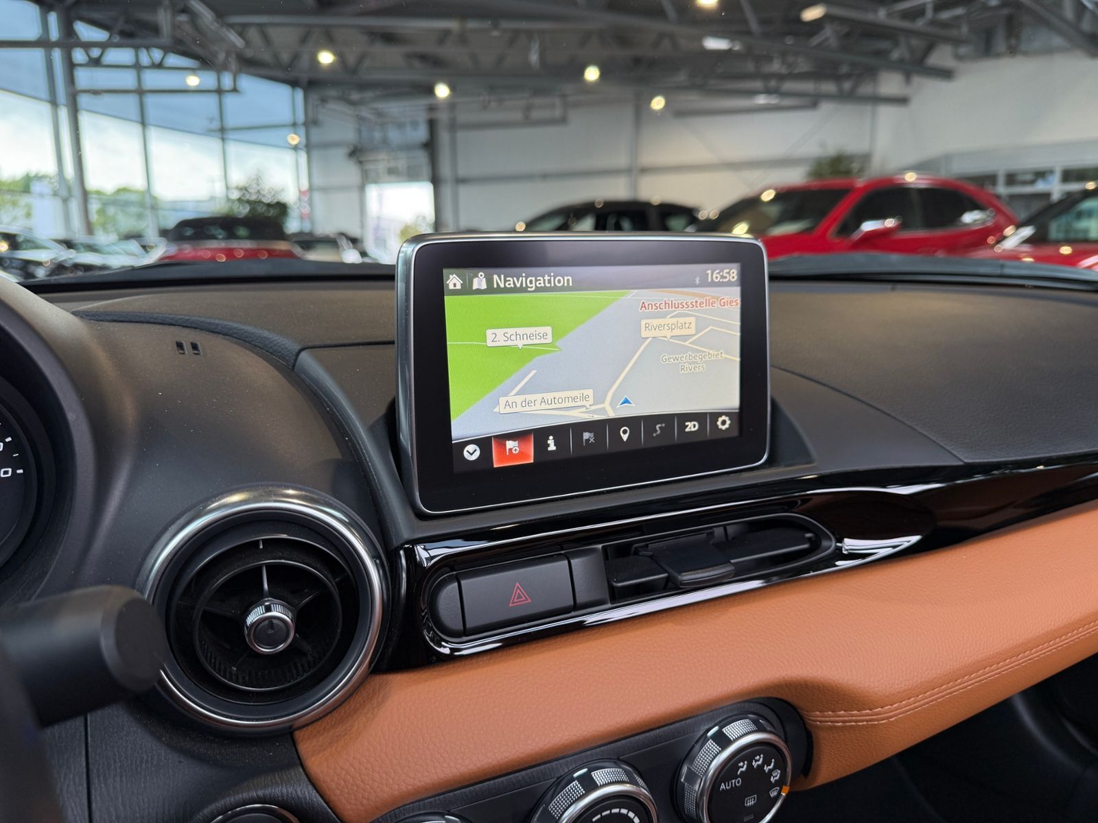 Fahrzeugabbildung Fiat 124 Spider Lusso KAM LED NAVI