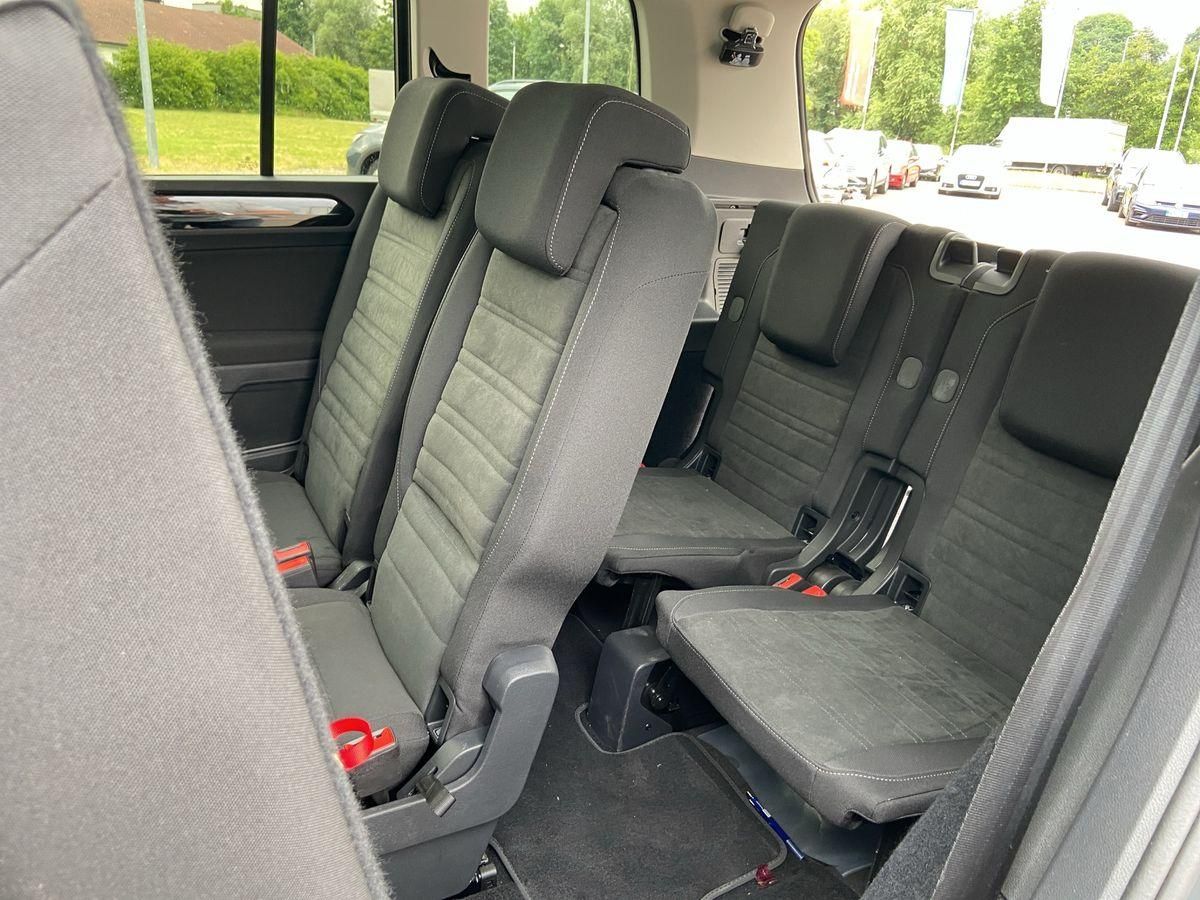 Touran Highline 1.5l TSI DSG LED Navi ACC 7-Sit