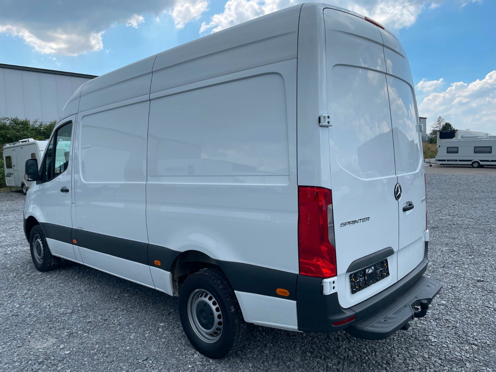 Fahrzeugabbildung Mercedes-Benz Sprinter III  317 CDI  MR / AHK  / MBUX
