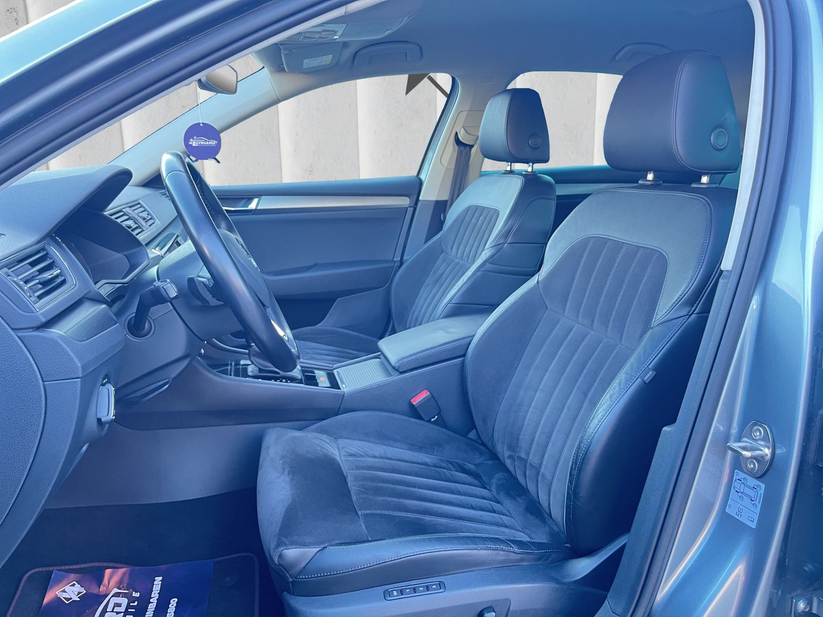 Fahrzeugabbildung SKODA Superb 2.0 TDI*DSG*SHZ*PDC*AHK*Navi*Leder*