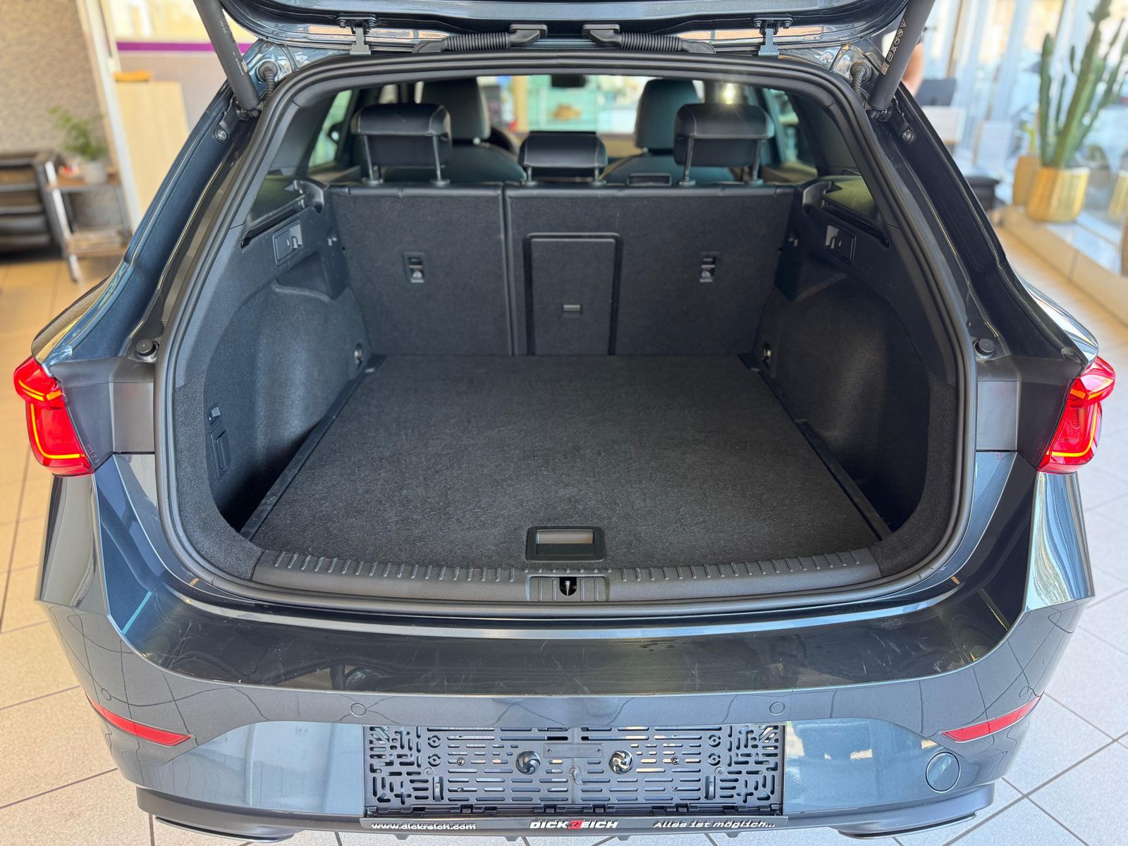 Fahrzeugabbildung CUPRA Leon 1.5eTSI DSG Matrix Cam Vision+ el. Heck AHK