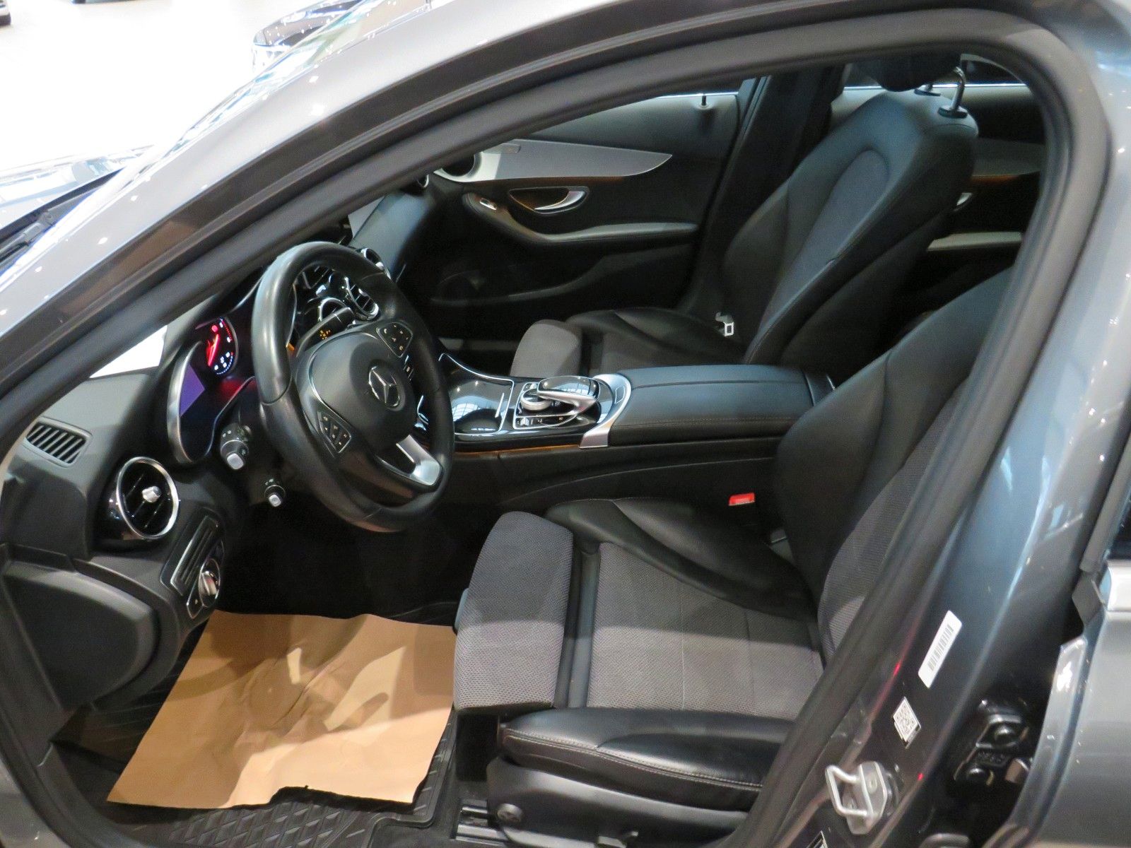 Fahrzeugabbildung Mercedes-Benz C 220 T d*AHK*LED Multi*Fernlicht*Panorama*Toten