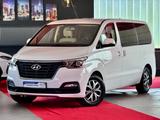Hyundai H-1 Travel Premium Leder 8 Sitze Automatik Navi - Hyundai H-1 mit Diesel-Antrieb: Automatik