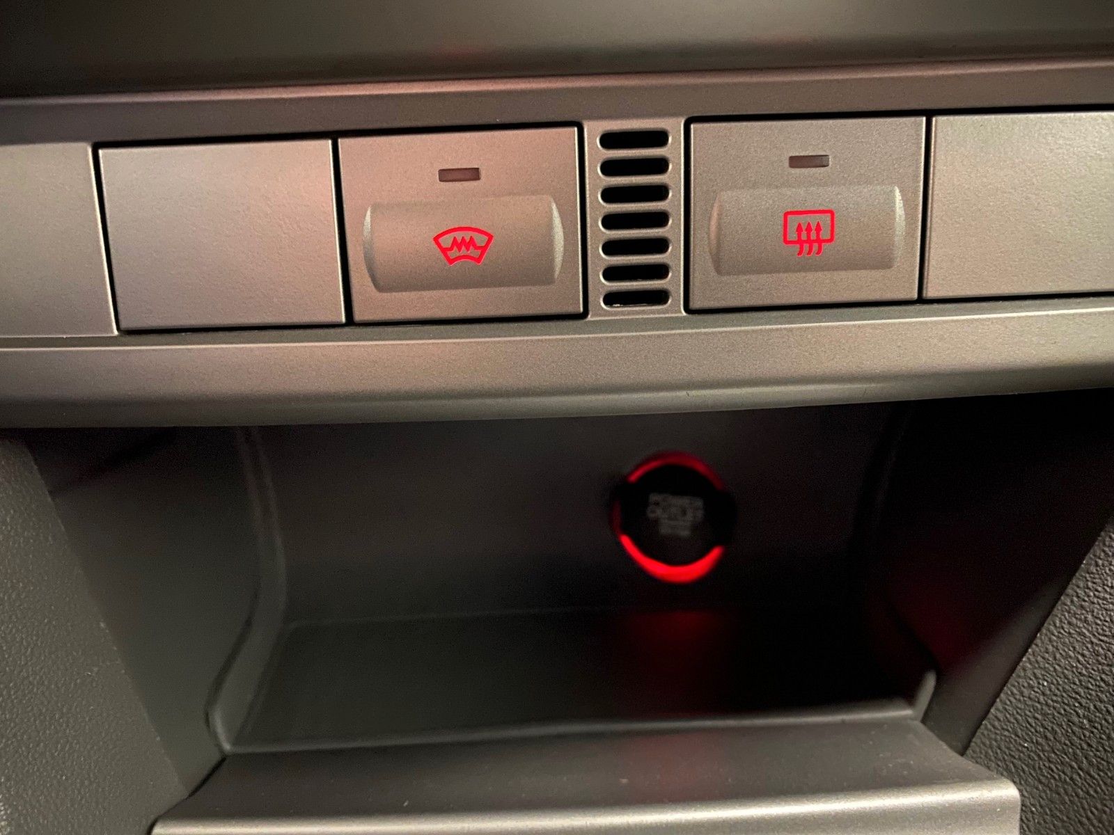 Fahrzeugabbildung Ford Focus 1.6 Turnier+NAVIGATION+GARANTIE+PDC+KLIMA+