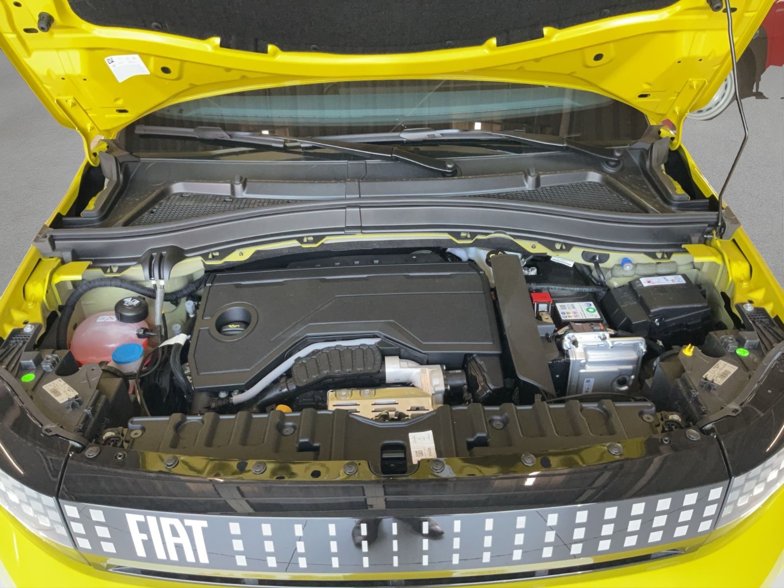Fahrzeugabbildung Fiat Grande Panda Hybrid La Prima + Winterpaket